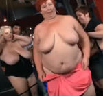 imagen Gordas salen de fiesta y acaban desnudas en un pub